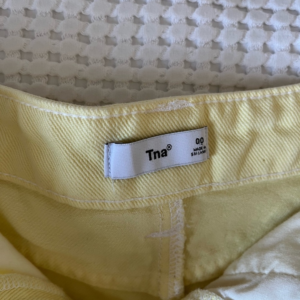 NWOT - TNA - Greenwich 7” Shorts - Yellow - 00 - Picture 7 of 9